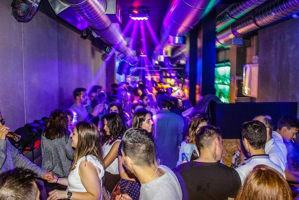 Fabrik Bar gay bar porto * gay hotel porto * porto gay guide * porto gay bar * gay club porto * porto gay life *