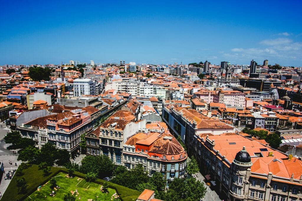 Moving To LGBT Porto? How To Find Your Perfect Gay Neighborhood!