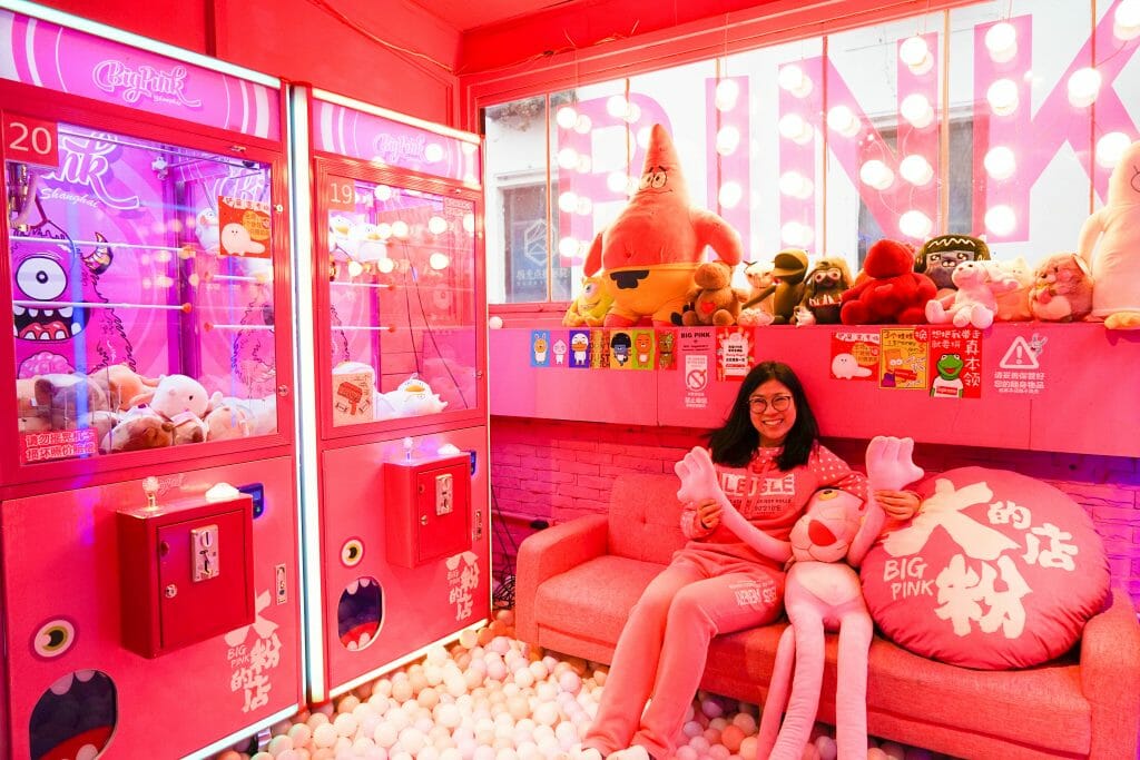 Tianzifang Big Pink Craw Machine Arcade