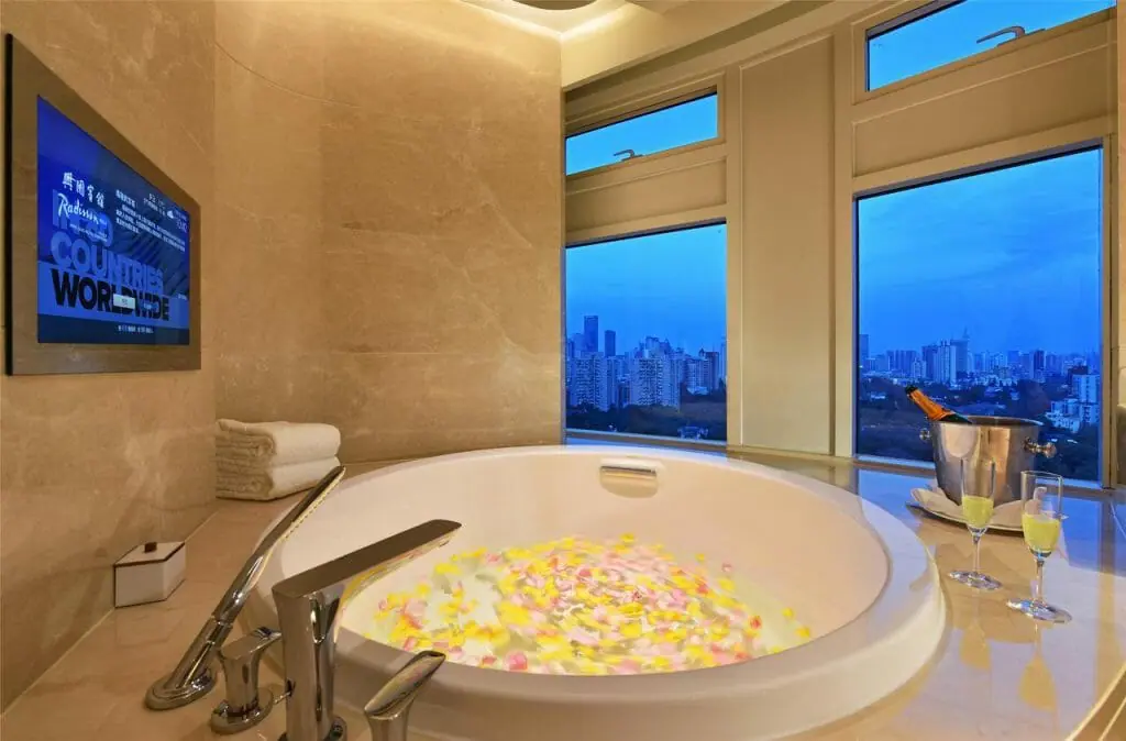 Radisson Blu Plaza Xingguo Hotel / Gay Friendly Hotels in Shanghai