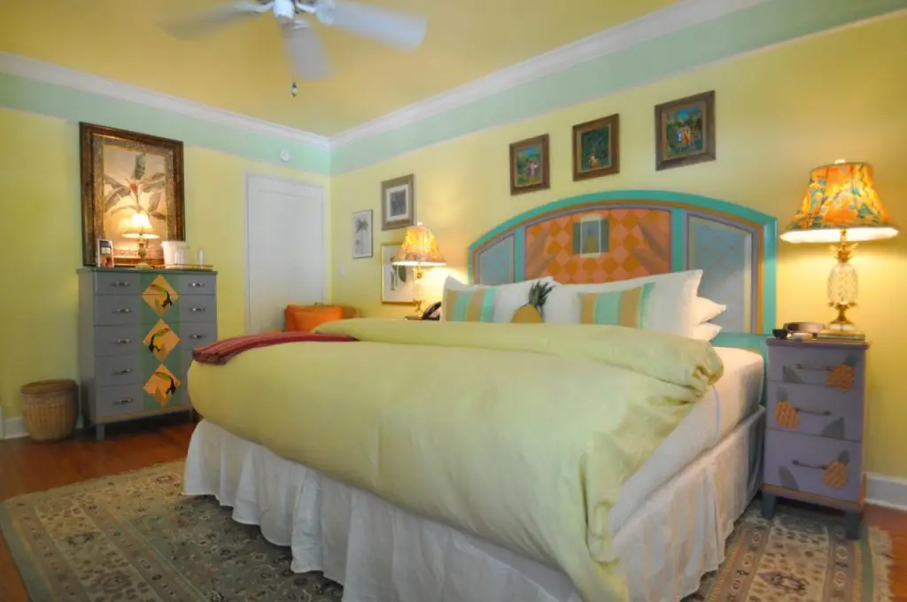 Pineapple Point Guest House | gay friendly hotels fort lauderdale | gay hotels fort lauderdale beach | gay guest house wilton manors