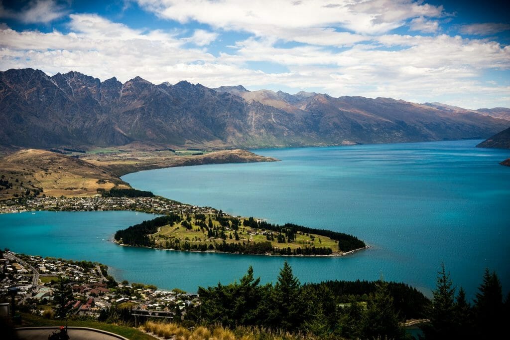 Gay QUEENSTOWN New Zealand Travel Guide