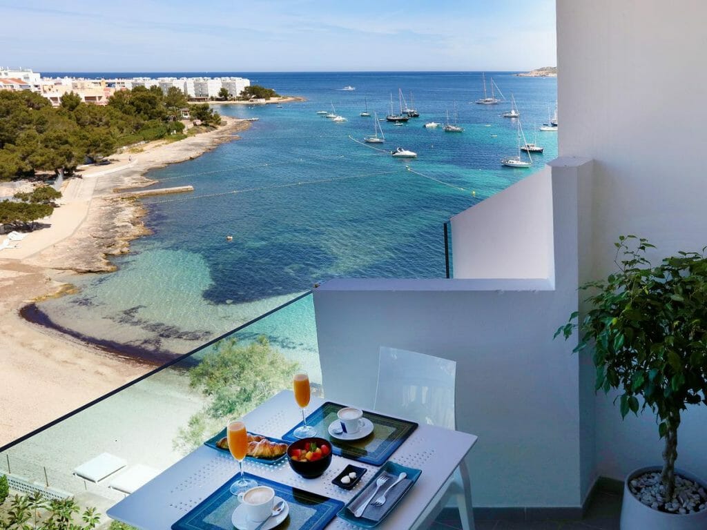 AxelBeach Ibiza Suites Apartments Spa and Beach Club - Adults Only | Gay Hotel Ibiza