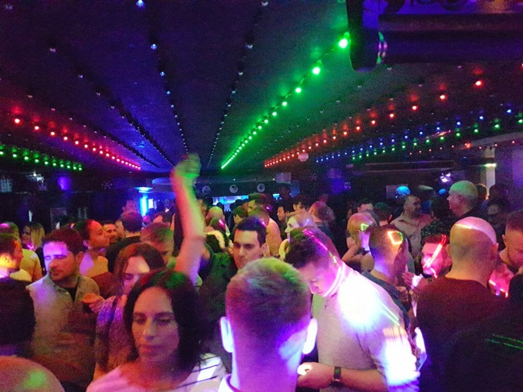 Legends Brighton ** best gay bars in brighton ** gay clubs brighton uk ** gay brighton bars ** brighton gay community **