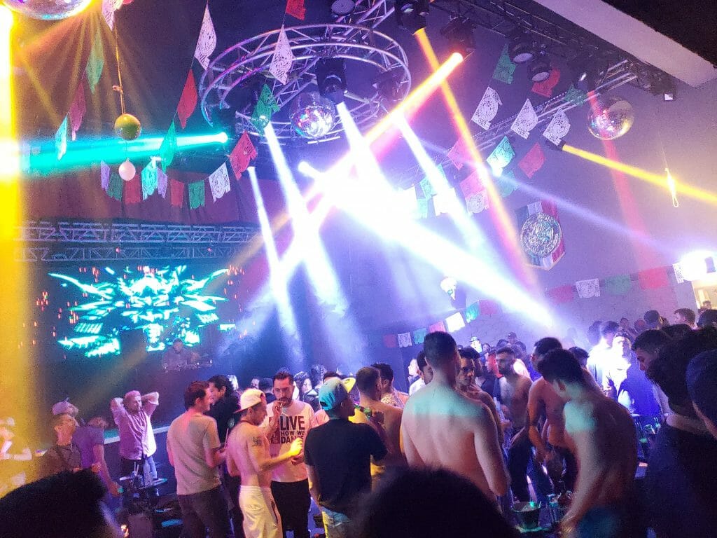 Hibrido Night Club CDMX ** best gay vacation spots in mexico ** gay destinations in mexico ** gay mexico city club **