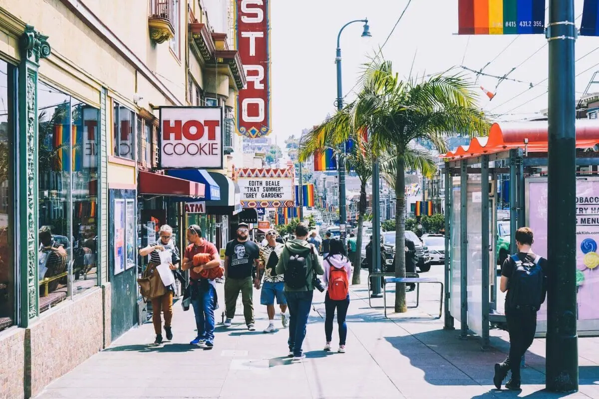 The Most Fabulous And Almost-Gay Hostels in San Francisco 🇺🇸