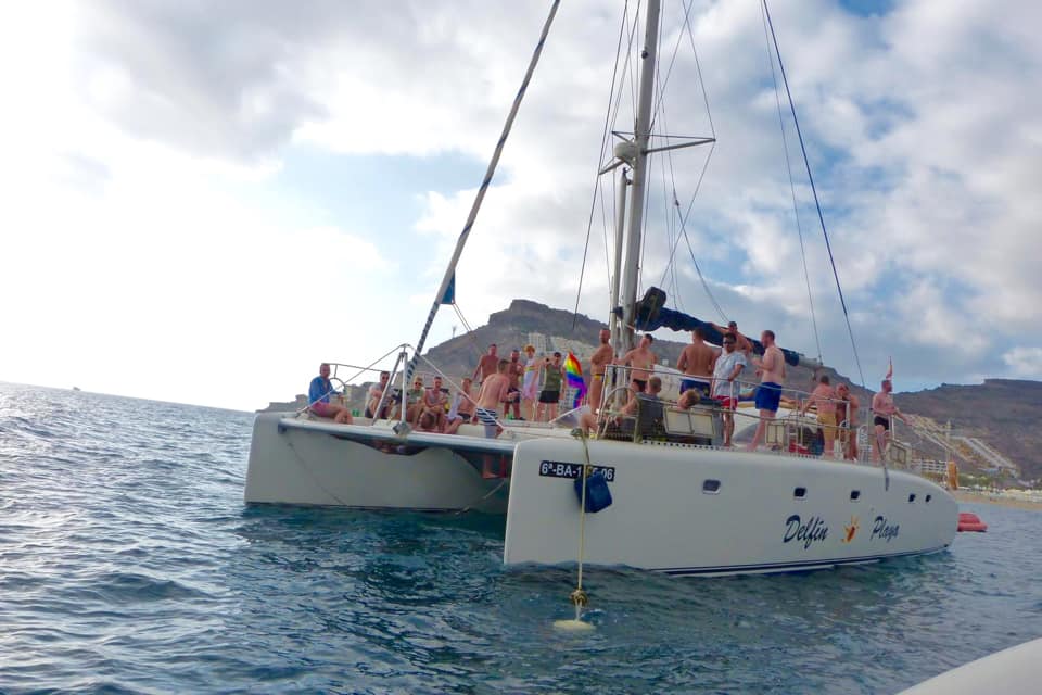 7h sailing excursion around south of Gran Canaria for Gay men only. 