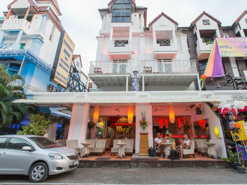 Connect Guesthouse  - gay resort in Patong beach