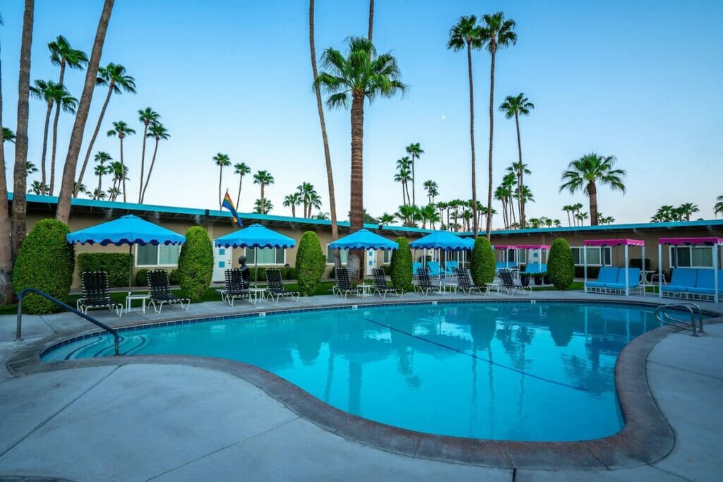 Inndulge - gay hotels in Palm Springs