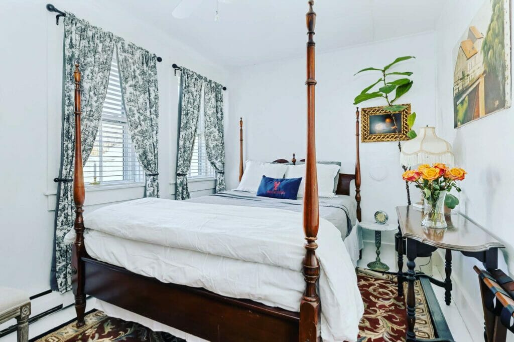 The Gaslamp Bed & Breakfast - Gay Resorts In Provincetown