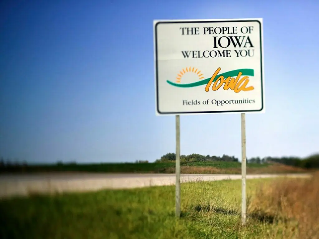 Moving to gay Iowa - Iowa lgbt organizations - Lgbt rights in Iowa - gay-friendly cities in Iowa - gaybourhoods in Iowa