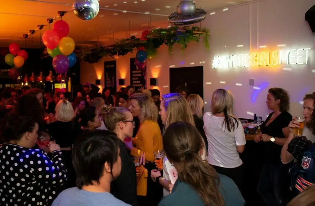 1 Rated Lesbian Bar in Amsterdam - Bar Buka