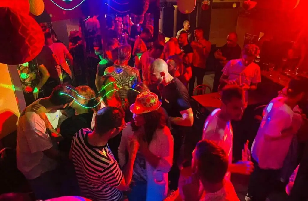 Bar Le Bahamas - best gay nightlife in Charleroi