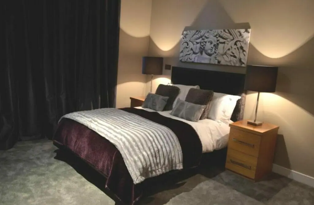 Quebecs Luxury Apartments- Gay Hotel in Leeds