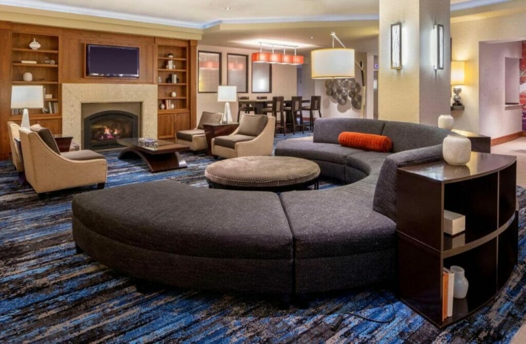 Double Tree Suites By Hilton Minneapolis - Gay Hotel in Minneapolis
