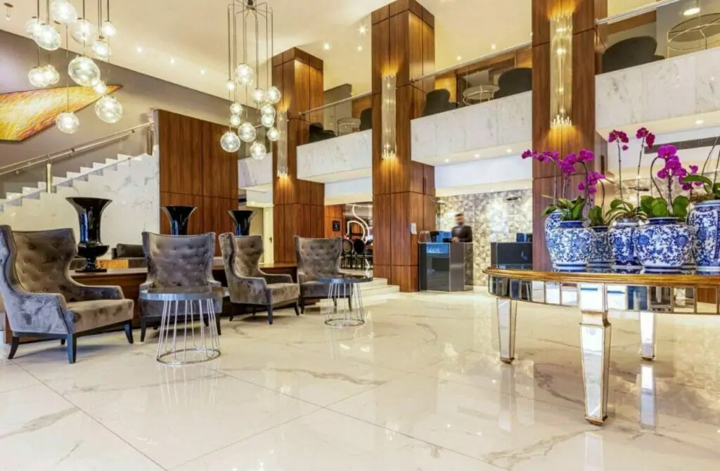 Grand Mercure Curitiba Rayon - Gay Hotel in Curitiba