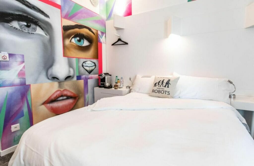 Ibis Styles Lausanne Center Mad House - Gay Hotel in Lausanne