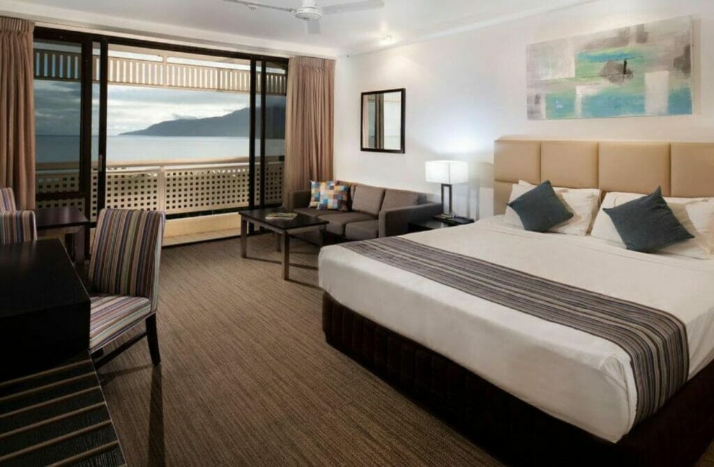 Rydges Esplanade Resort Cairns - Gay Hotel in Cairns