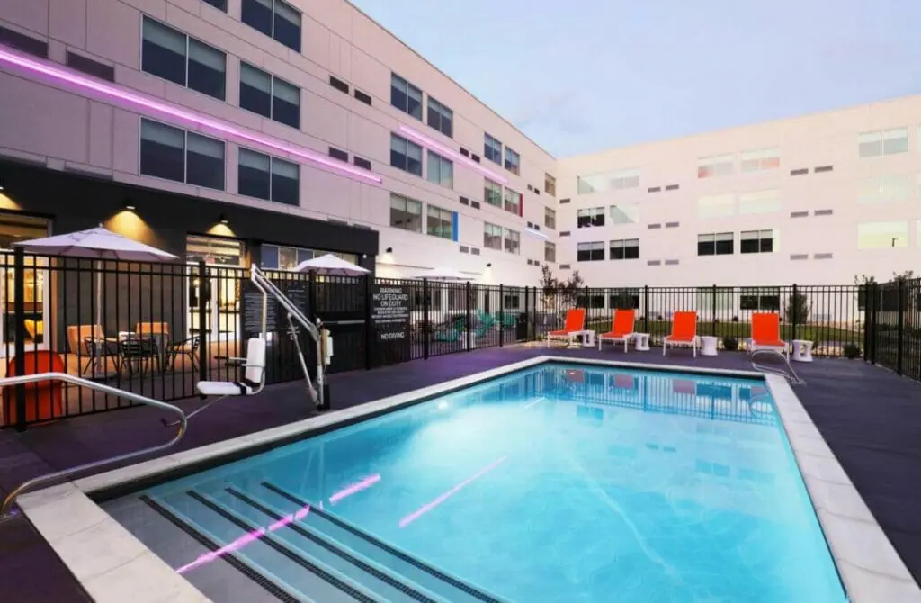 Aloft Reno-Tahoe International Airport - Gay Hotel in Reno