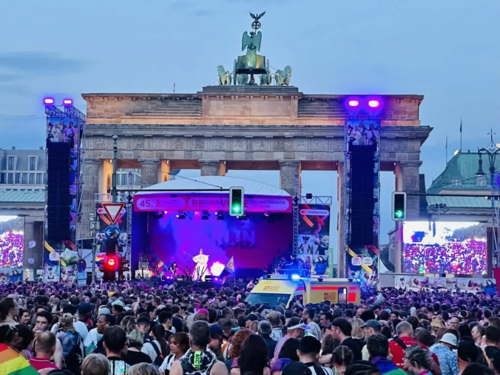 Berlin Pride for Beginners: How to Dive Into the Glitter, Glamour & Kink! 🏳️‍🌈