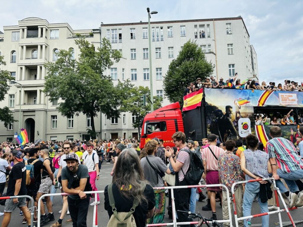 Berlin Pride for Beginners: How to Dive Into the Glitter, Glamour & Kink! 🏳️‍🌈