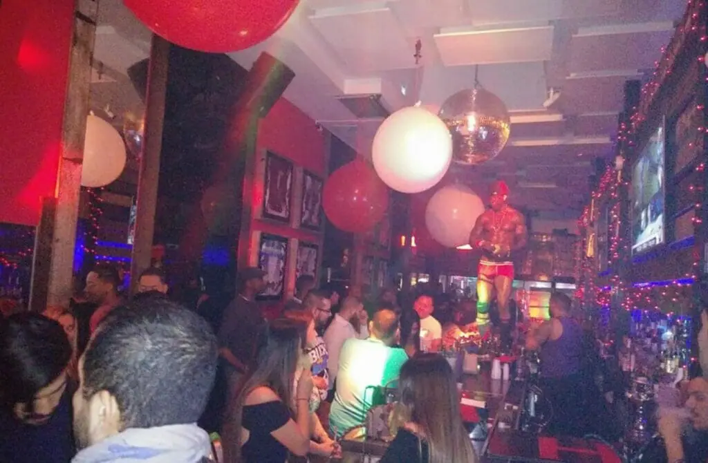 Hombres Lounge - Best Gay Nightlife in Queens