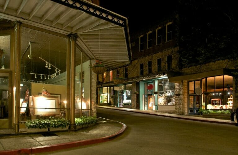 Moving To LGBTQ Eureka Springs, Arkansas? How To Find Your Perfect Gay Neighborhood!