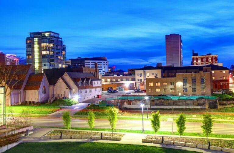 Moving To LGBTQ Iowa City, Iowa? How To Find Your Perfect Gay Neighborhood!